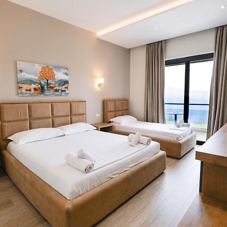 Hotel Roalb Radhimë Buitenkant foto