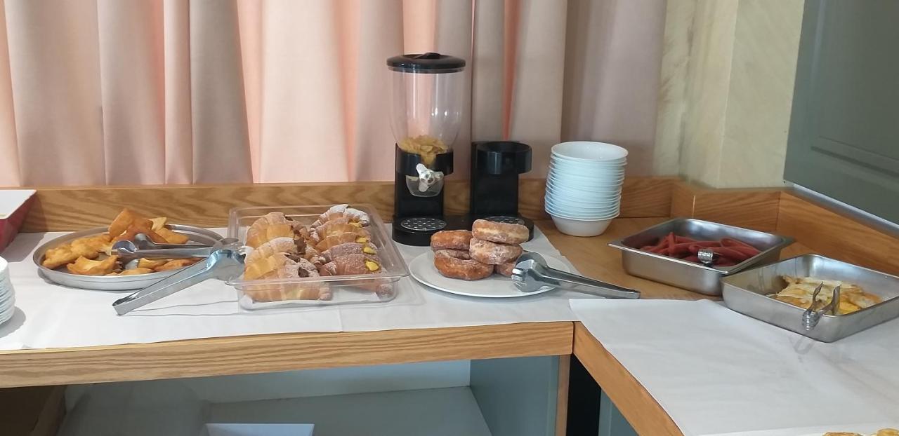 Hotel Roalb Radhimë Buitenkant foto