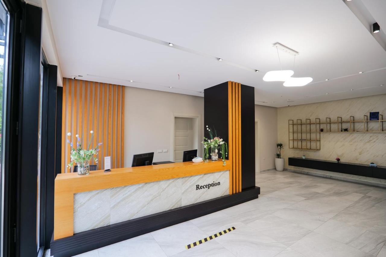 Hotel Roalb Radhimë Buitenkant foto