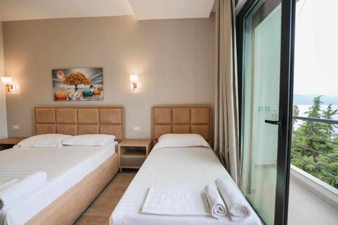 Hotel Roalb Radhimë Buitenkant foto
