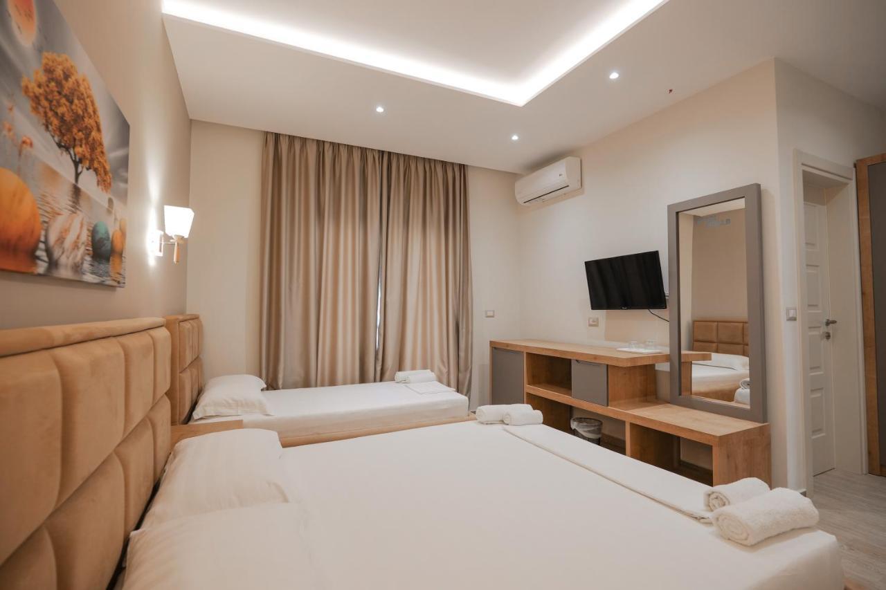Hotel Roalb Radhimë Buitenkant foto