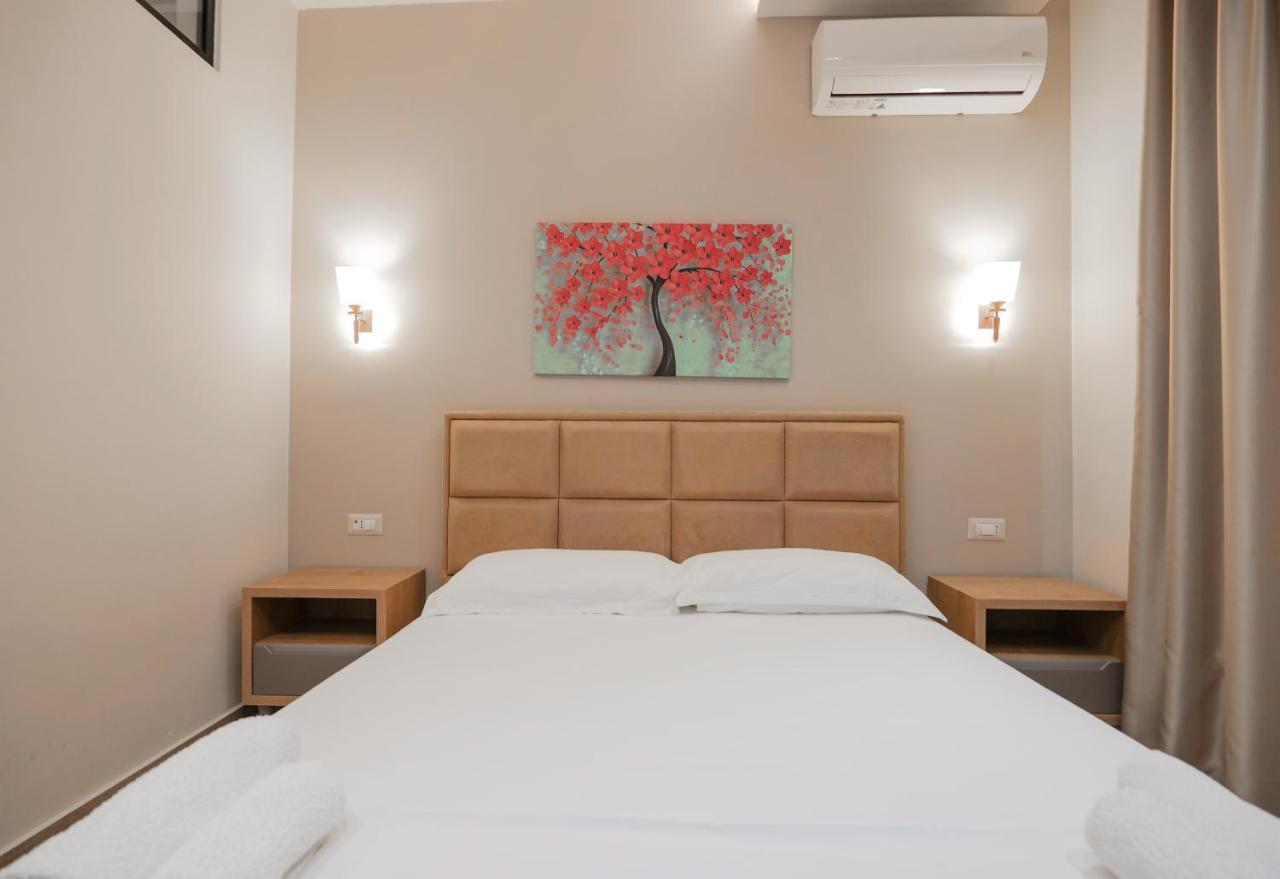 Hotel Roalb Radhimë Buitenkant foto
