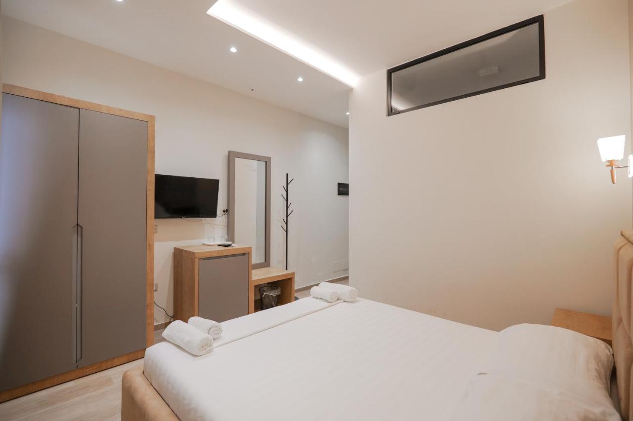 Hotel Roalb Radhimë Buitenkant foto
