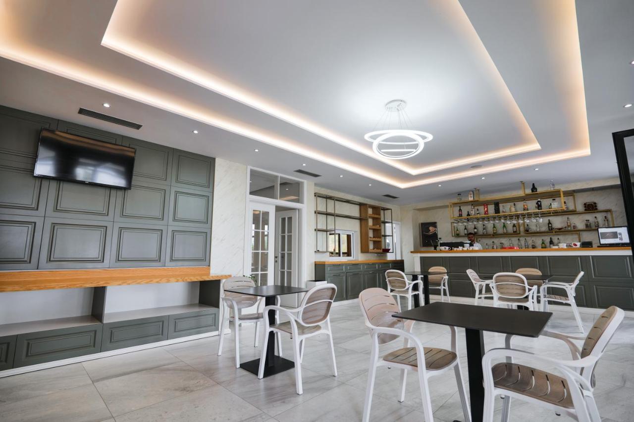 Hotel Roalb Radhimë Buitenkant foto