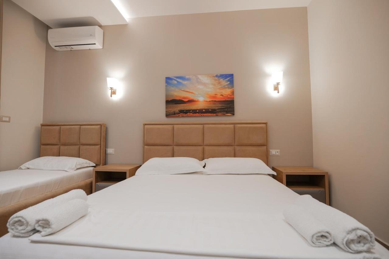 Hotel Roalb Radhimë Buitenkant foto