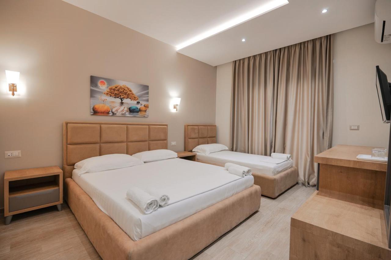 Hotel Roalb Radhimë Buitenkant foto
