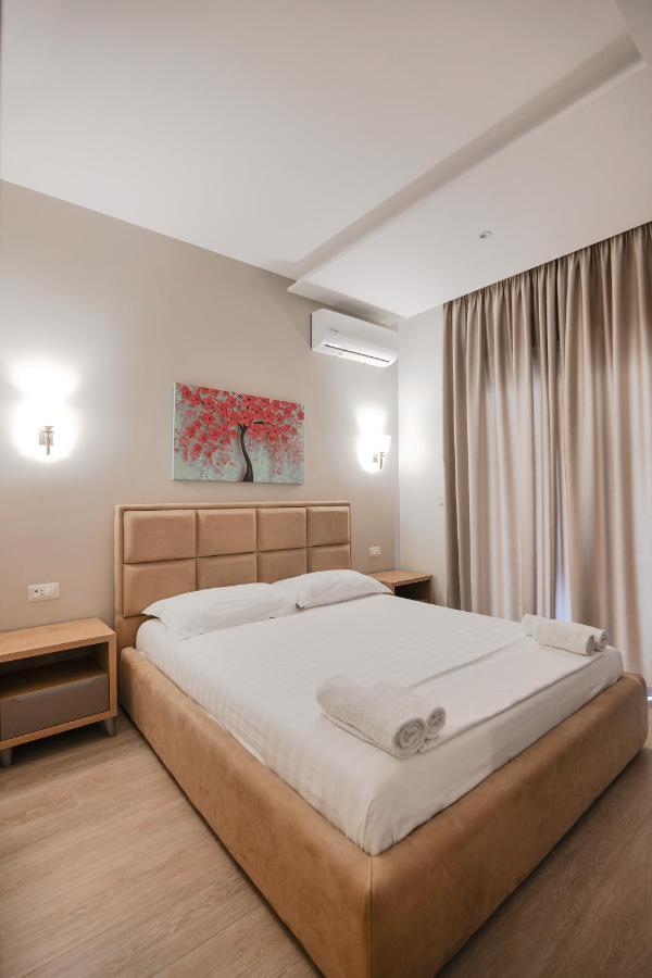 Hotel Roalb Radhimë Buitenkant foto