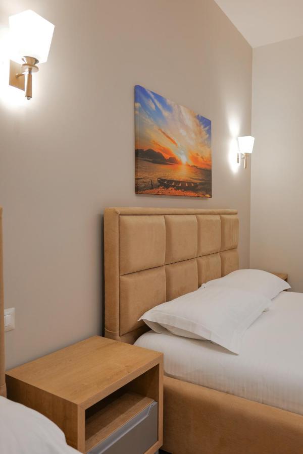 Hotel Roalb Radhimë Buitenkant foto