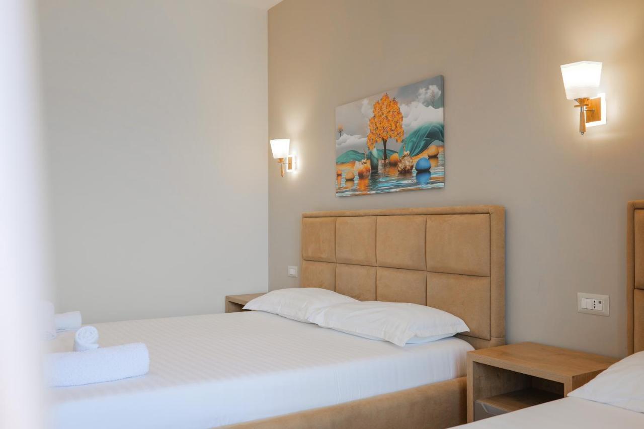 Hotel Roalb Radhimë Buitenkant foto