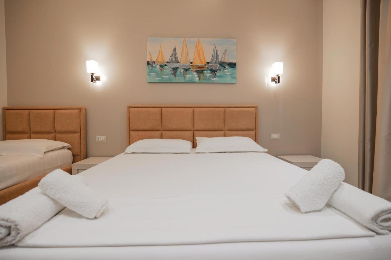 Hotel Roalb Radhimë Buitenkant foto