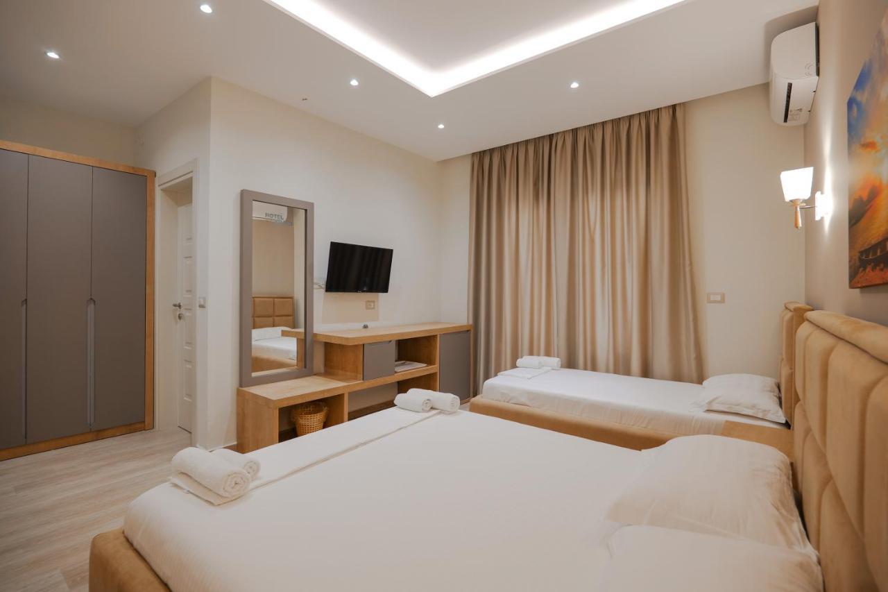 Hotel Roalb Radhimë Buitenkant foto