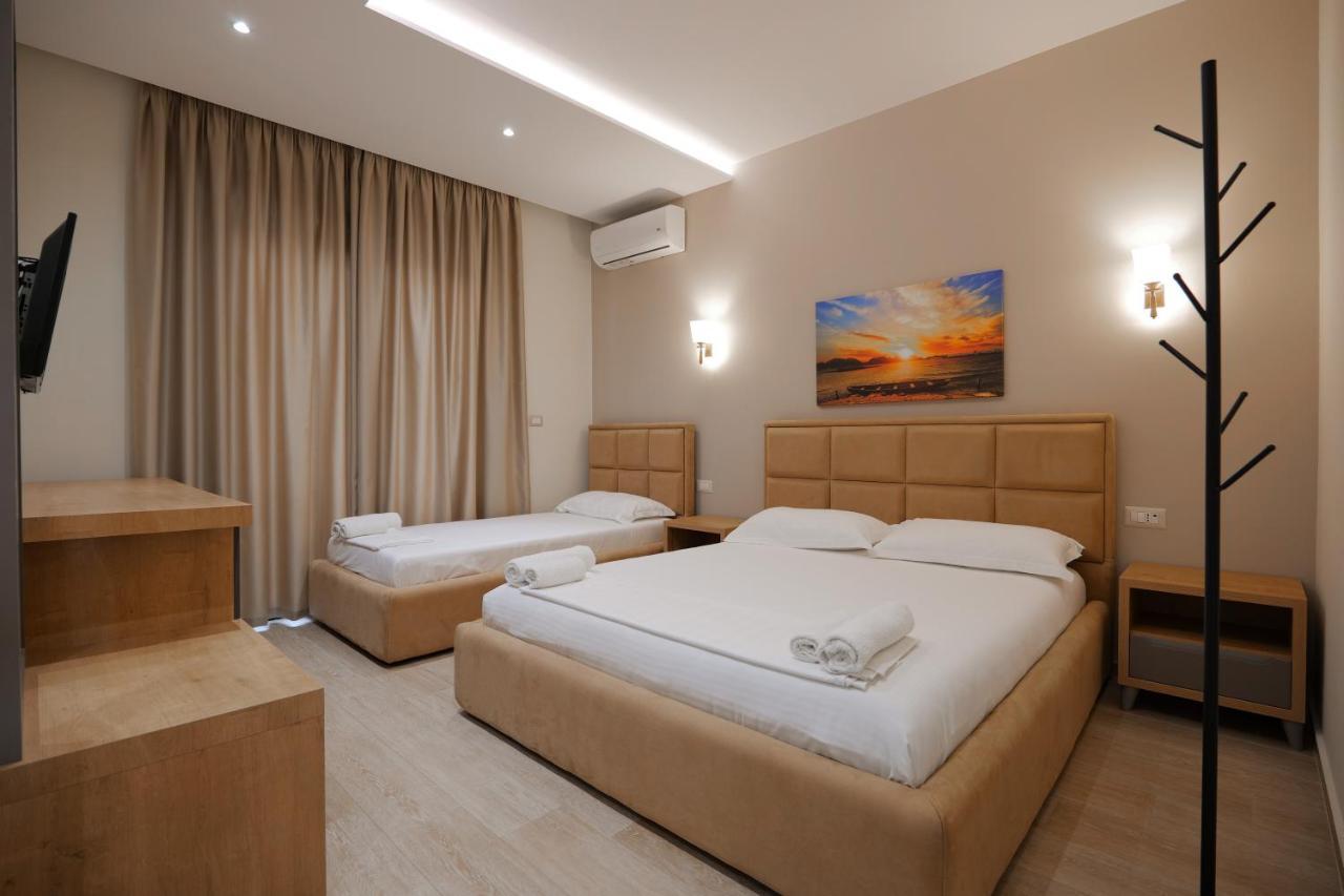 Hotel Roalb Radhimë Buitenkant foto