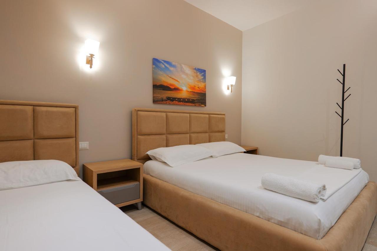 Hotel Roalb Radhimë Buitenkant foto