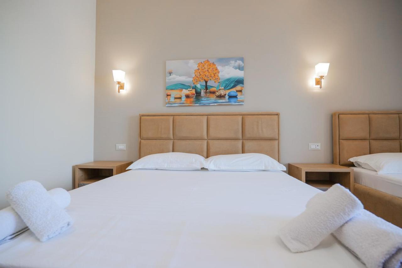 Hotel Roalb Radhimë Buitenkant foto
