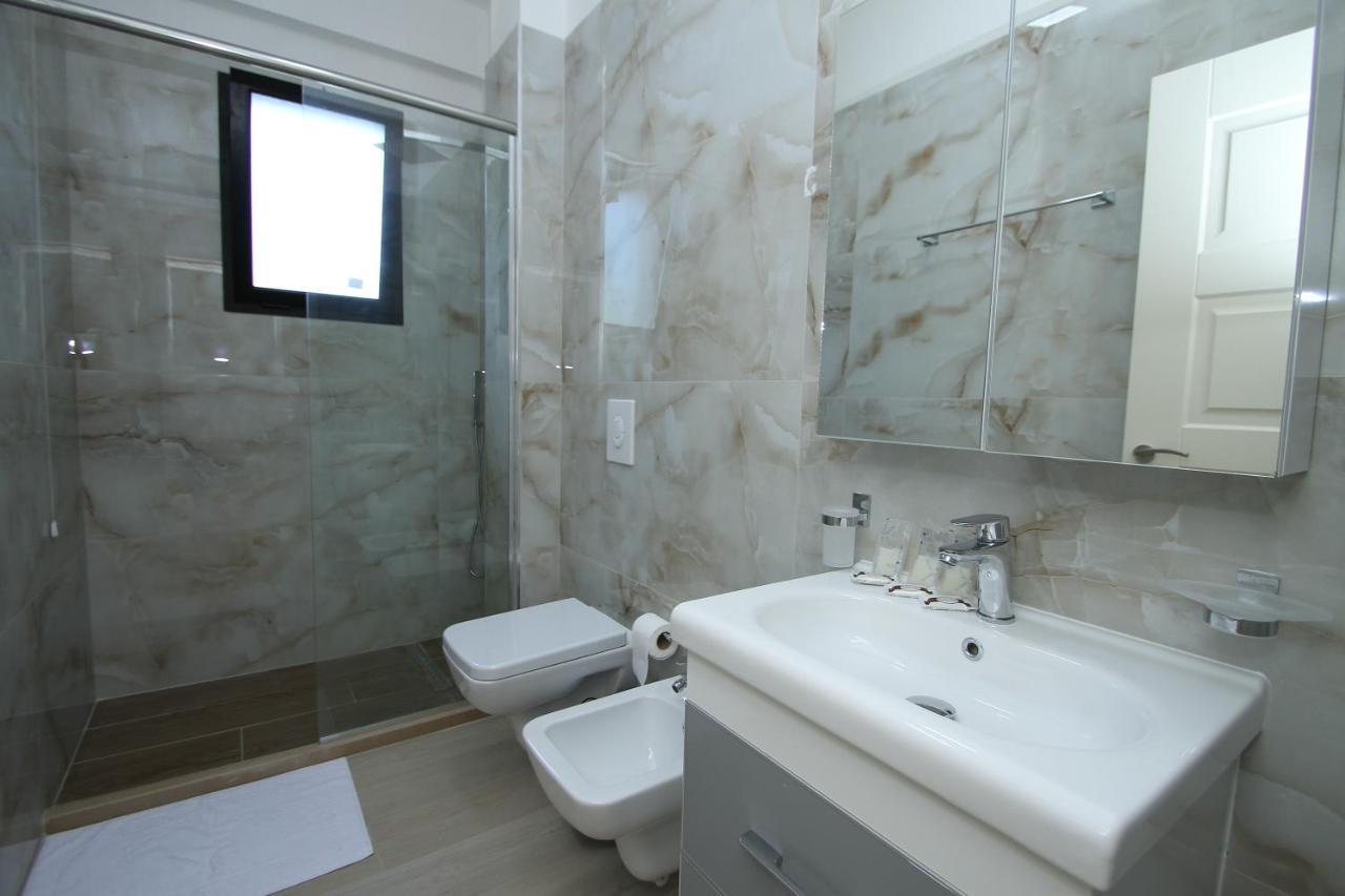 Hotel Roalb Radhimë Buitenkant foto