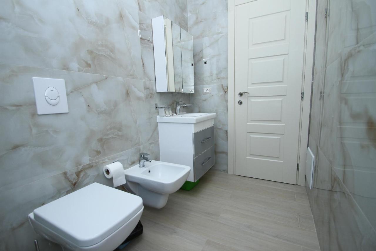 Hotel Roalb Radhimë Buitenkant foto