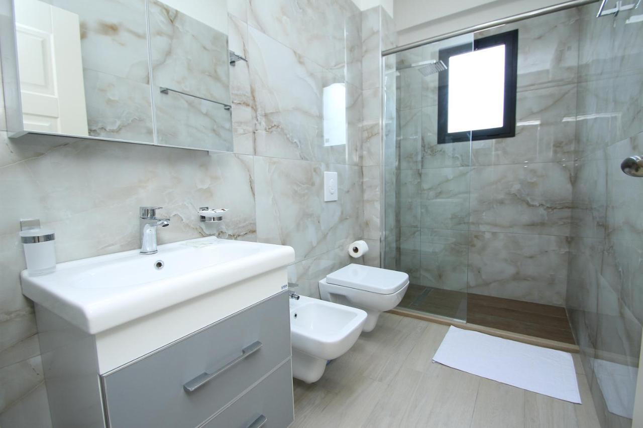 Hotel Roalb Radhimë Buitenkant foto