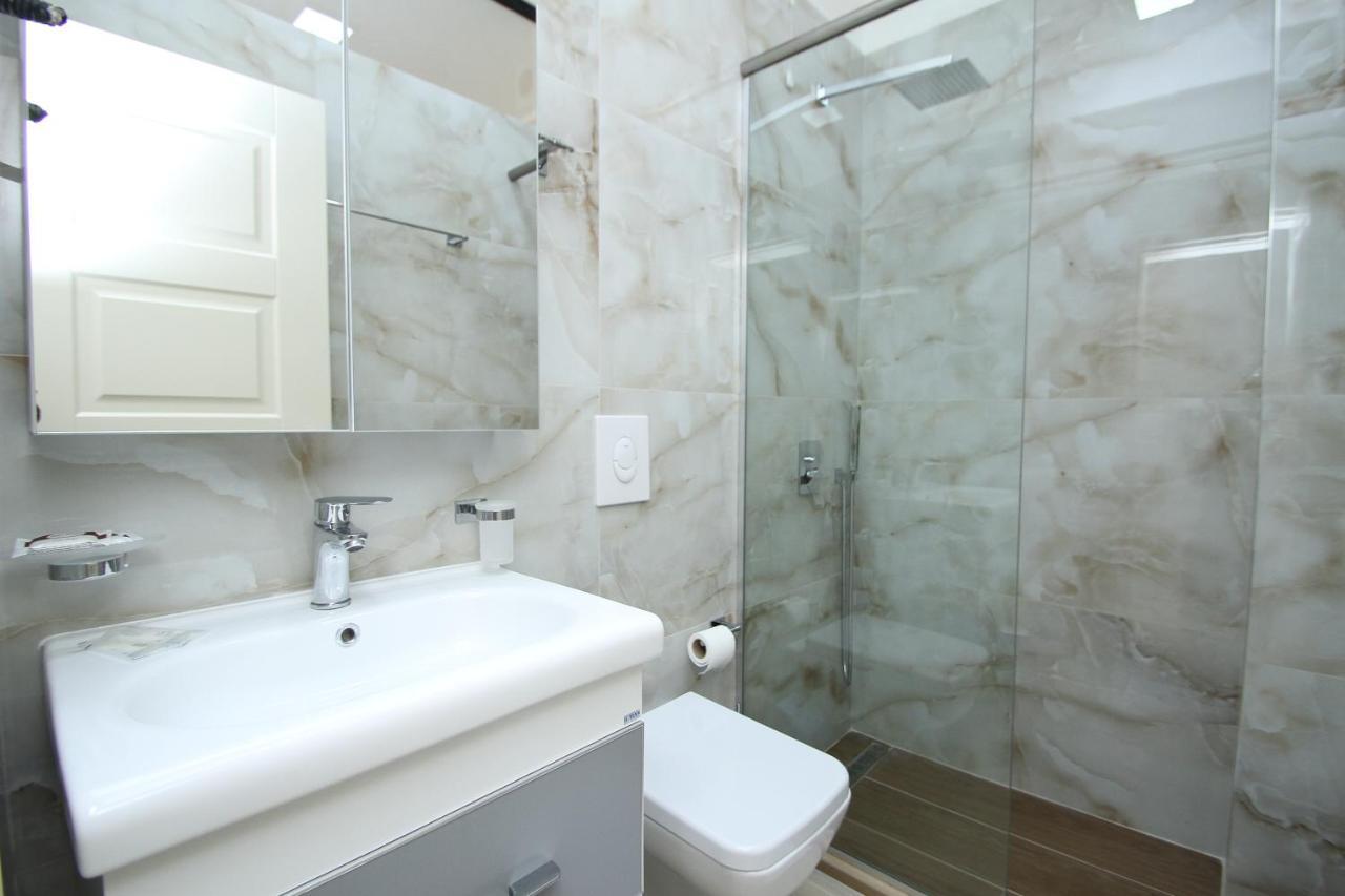 Hotel Roalb Radhimë Buitenkant foto